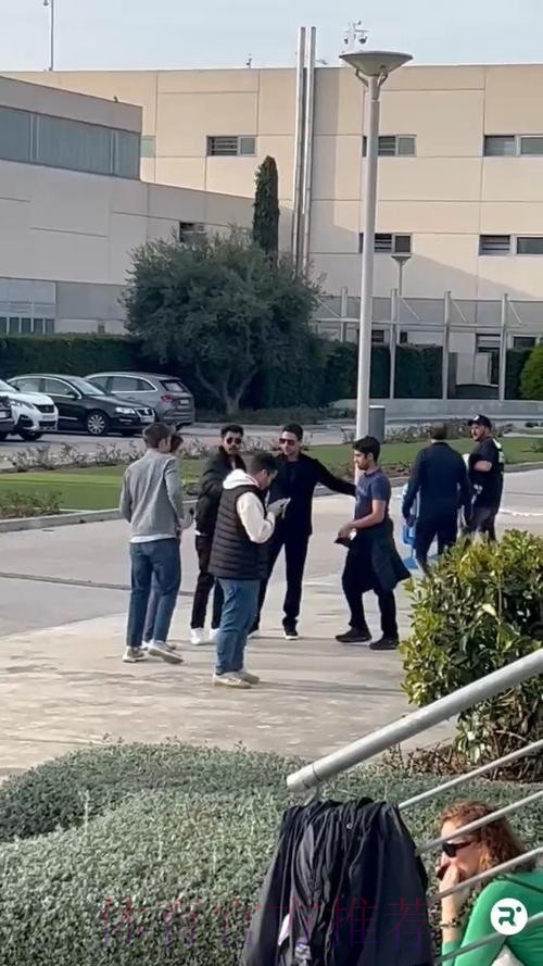 挖角-阿尔特塔现身皇马基地 观看青年队马德里德比